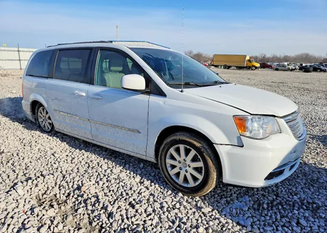 2015 Chrysler Town & Country Touring z USA, uszkodzony, nr VIN 2C4RC1BG1FR644913